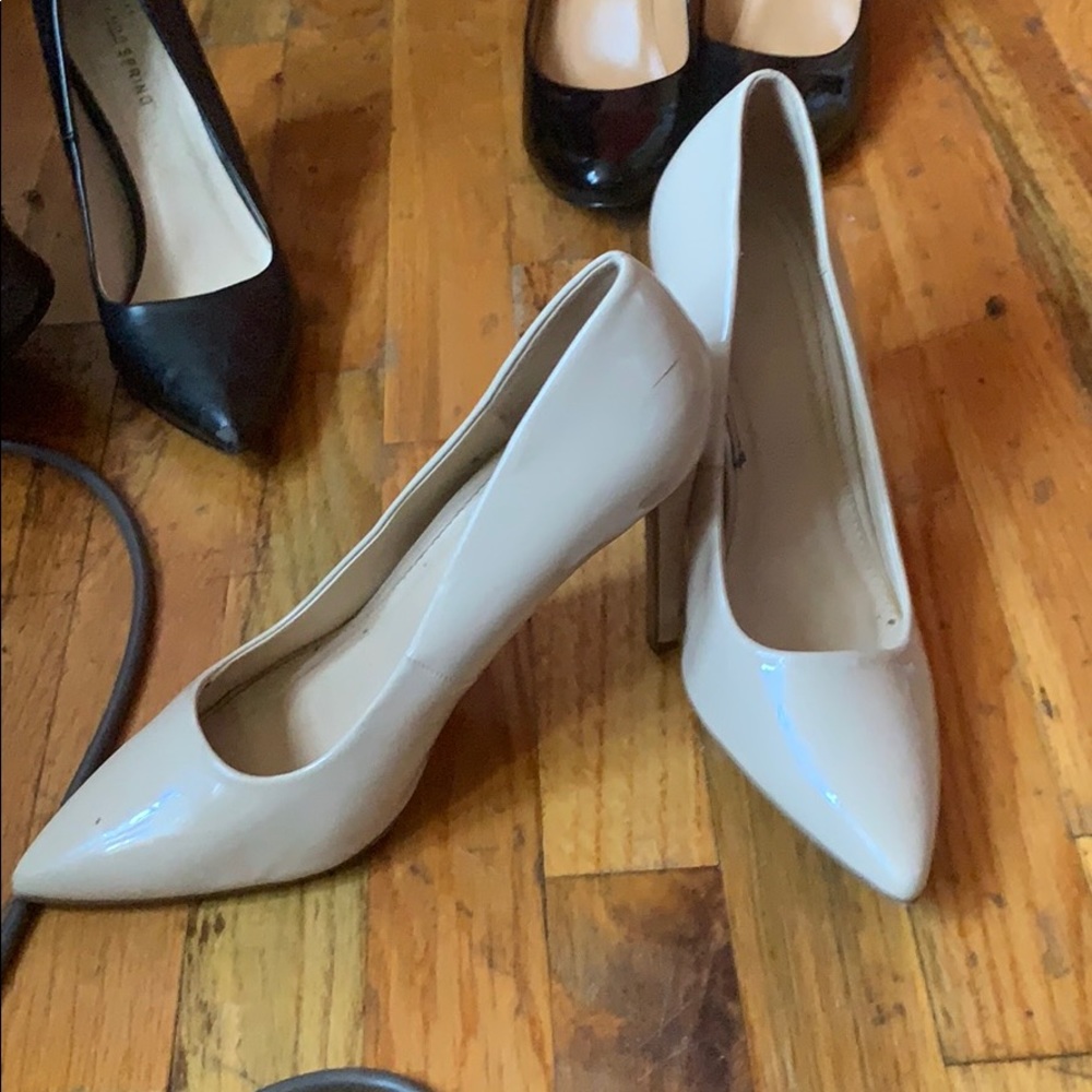 nude pumps